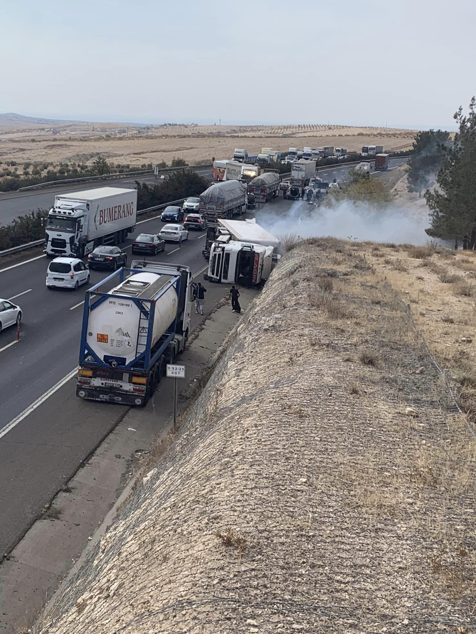 Birecik-Nizip Otobanında Trafik Kazası: 1 Ölü, 4 Yaralı